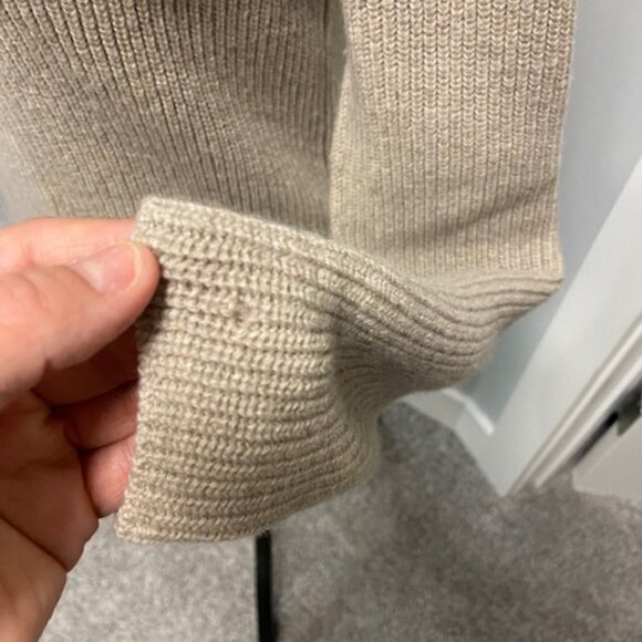 Aritzia Wilfred Italian Yarn 100% Wool Taupe Sweater with Side Slits - Size S - Picture 8 of 8